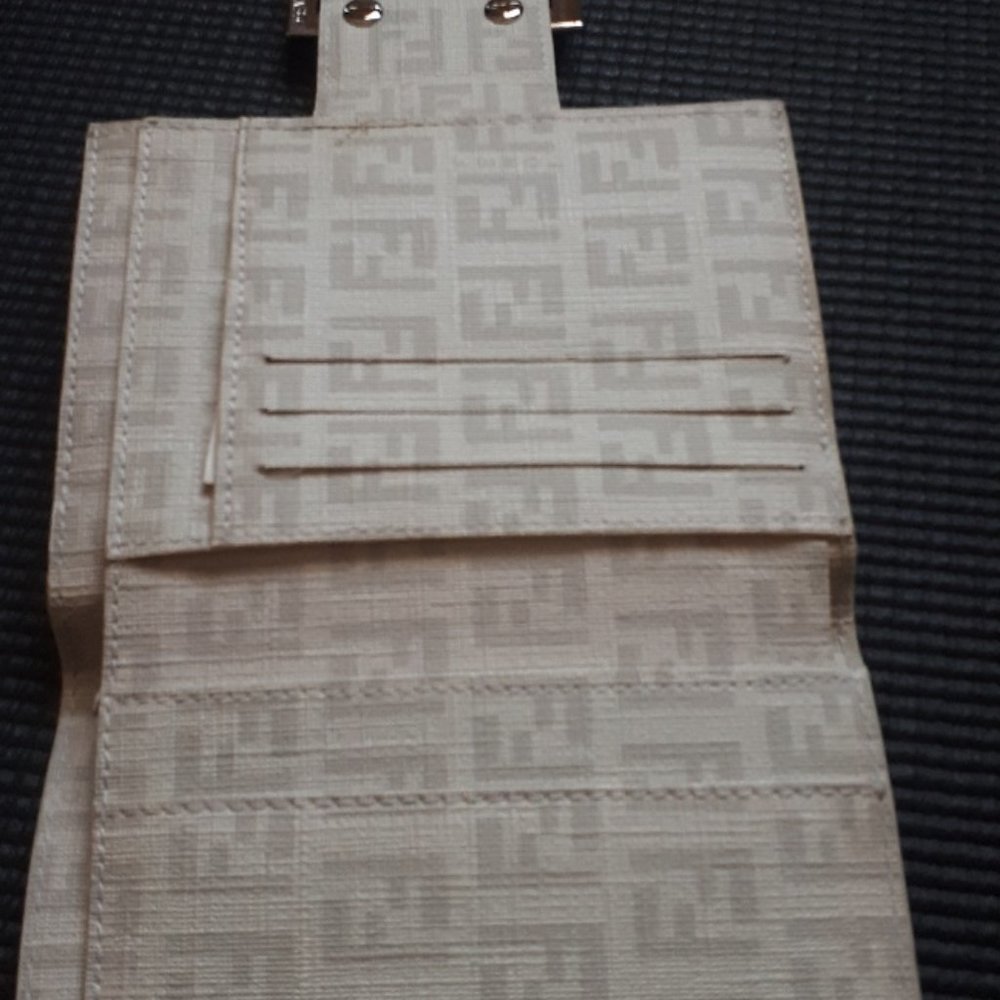 FENDI - Picture 2 of 7